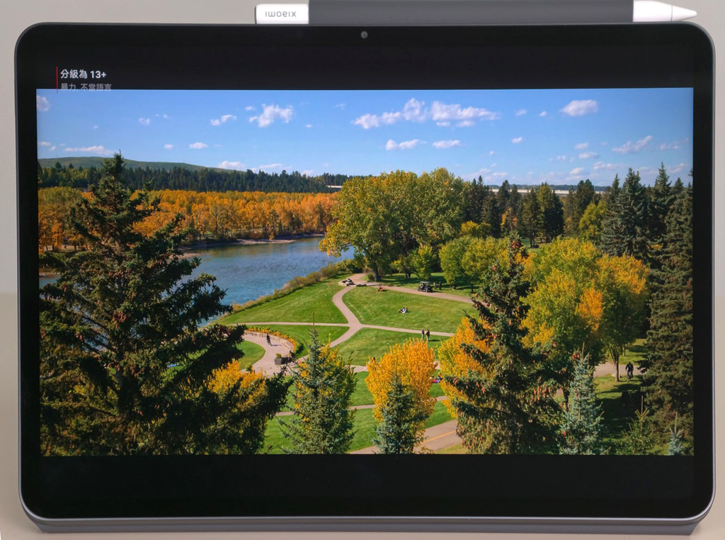 解像度達 3,200×2,136 的 11.2 吋屏幕，細緻度不錯。