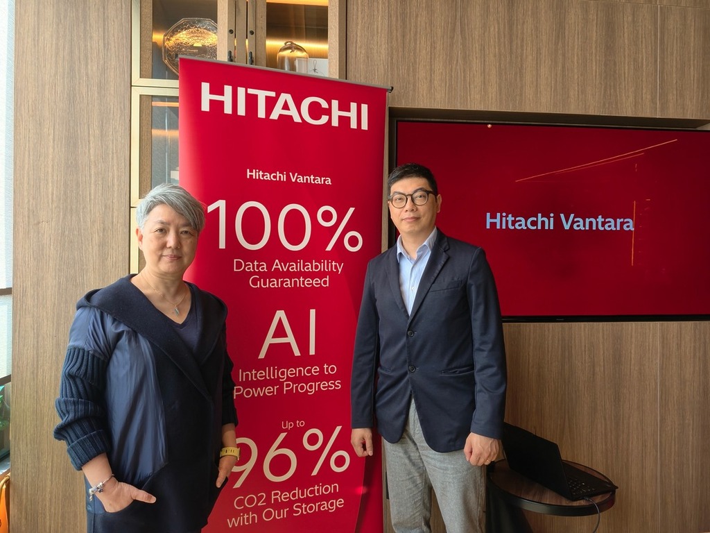 Hitachi Vantara 香港及澳門區總經理阮紹筠（左）及香港及台灣技術銷售總監盧嘉騏建議香港關鍵基礎設施營運者建構韌性數據基礎設施。