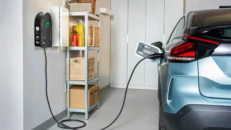 如果屋企環境許可的話,在車位安裝獨立的充電器,其實長遠來說會更方便,更便宜。