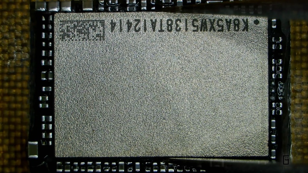 升級了 1TB NAND 晶片並焊回主機板上。