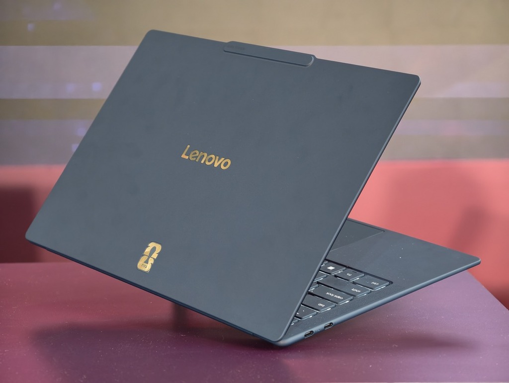 Yoga Slim 7i Ultra Aura FIFA World Cup 26 Edition