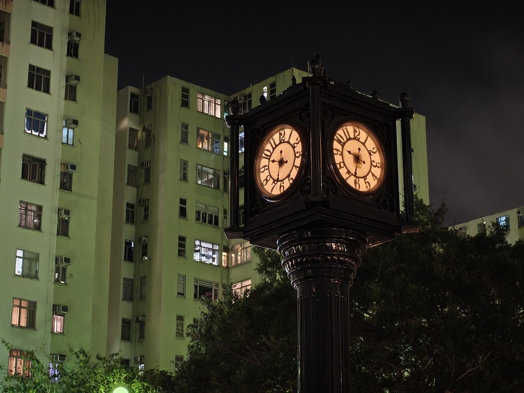 在燈光極不足的情況,時柱金屬柱的細節依然清晰。