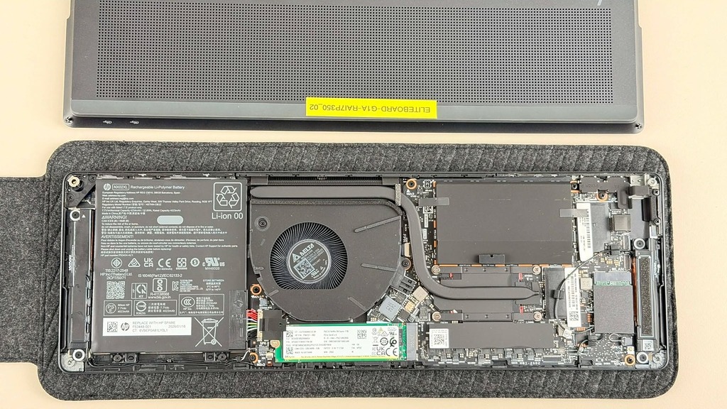 主機亦預留空間，可讓用家日後升級 SSD 和 RAM。 