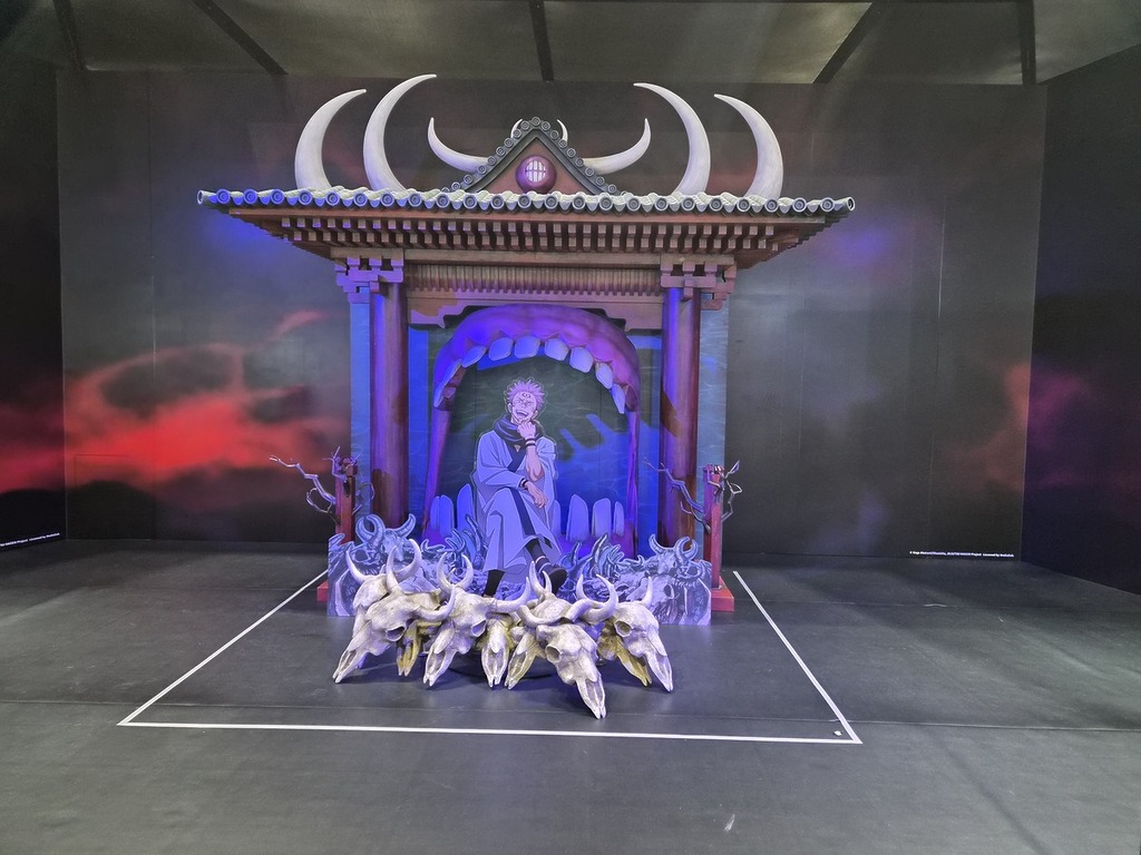 《咒術迴戰》多個場景展出宿儺發動「伏魔御廚子」,以及其他 3 個巨大場景及角色立牌