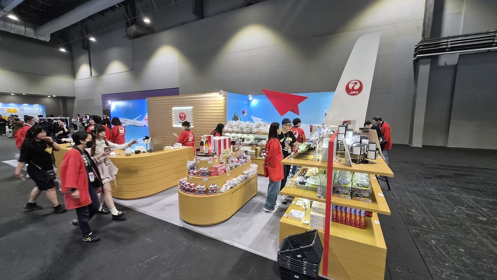 JAL 香港限定周邊商品及「航空人員制服體驗活動」