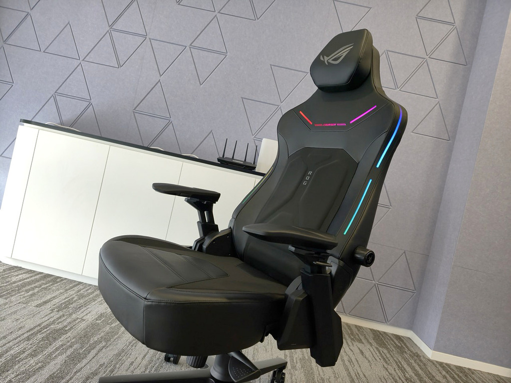 ROG Courser SL302 電競椅