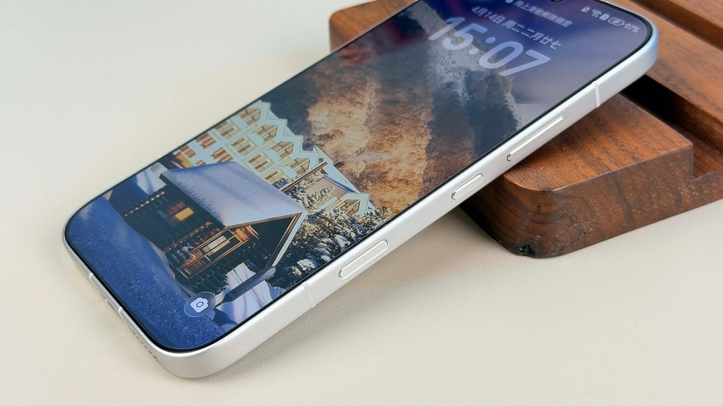 機身右邊最下方會新加 AI 捷徑鍵