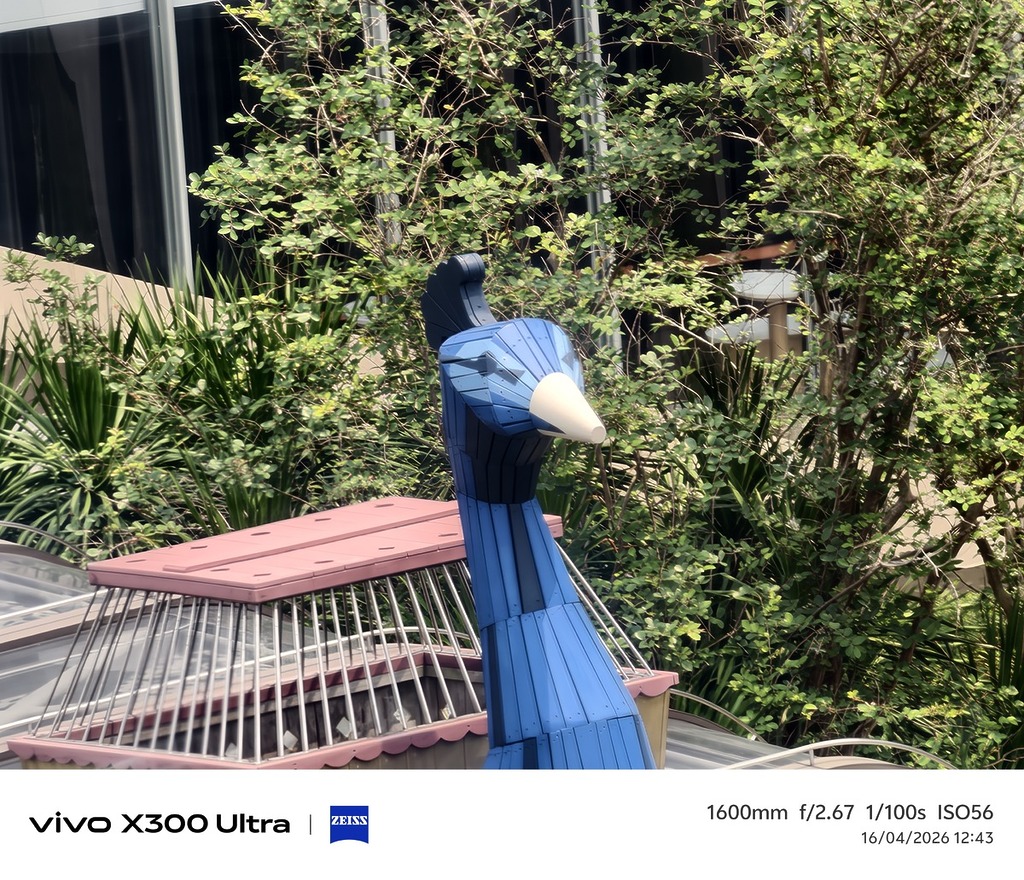 1600mm 即是用上 400mm 遠攝，再開啟 4x 光學變焦的效果，畫面也沒有明顯的油畫化。