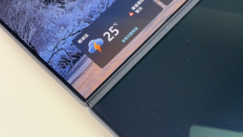 邊框極窄螢幕佔比達 93%