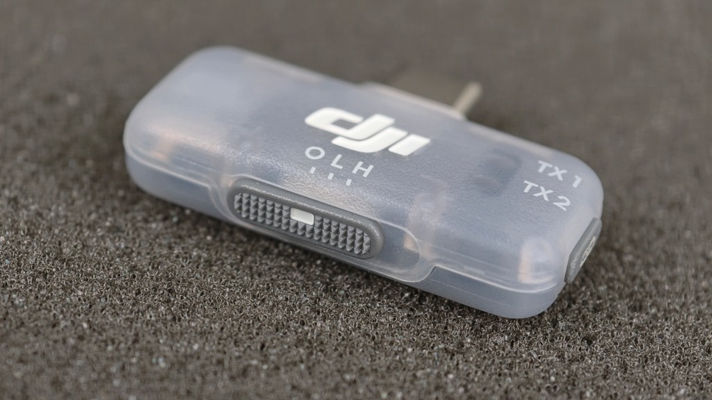 手機版接收器和第一代是一樣的，有快速降噪切換，支援關閉、弱弱檔和強檔選擇，不用入 App 設定。另有 2 個收音咪的連線按鐽。