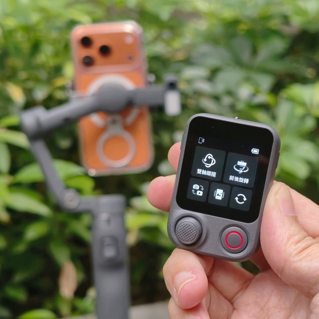 最特別最令人驚喜是分體式遙控屏幕可以隨時取出。