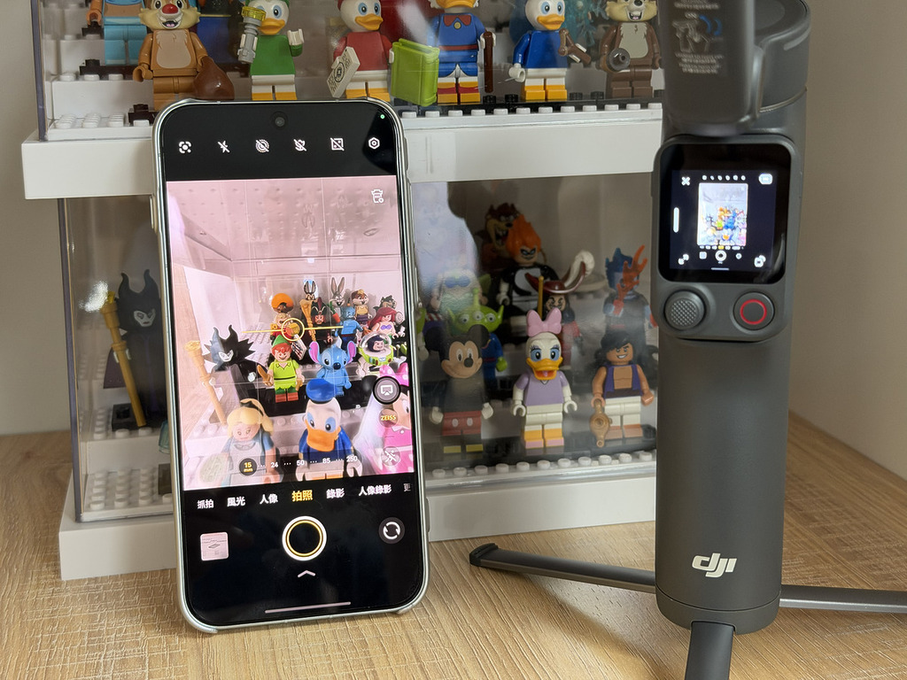 Osmo Mobile 8P 的小屏幕最大突破，是可以投屏顯示到手機攝錄時的鏡頭畫面。