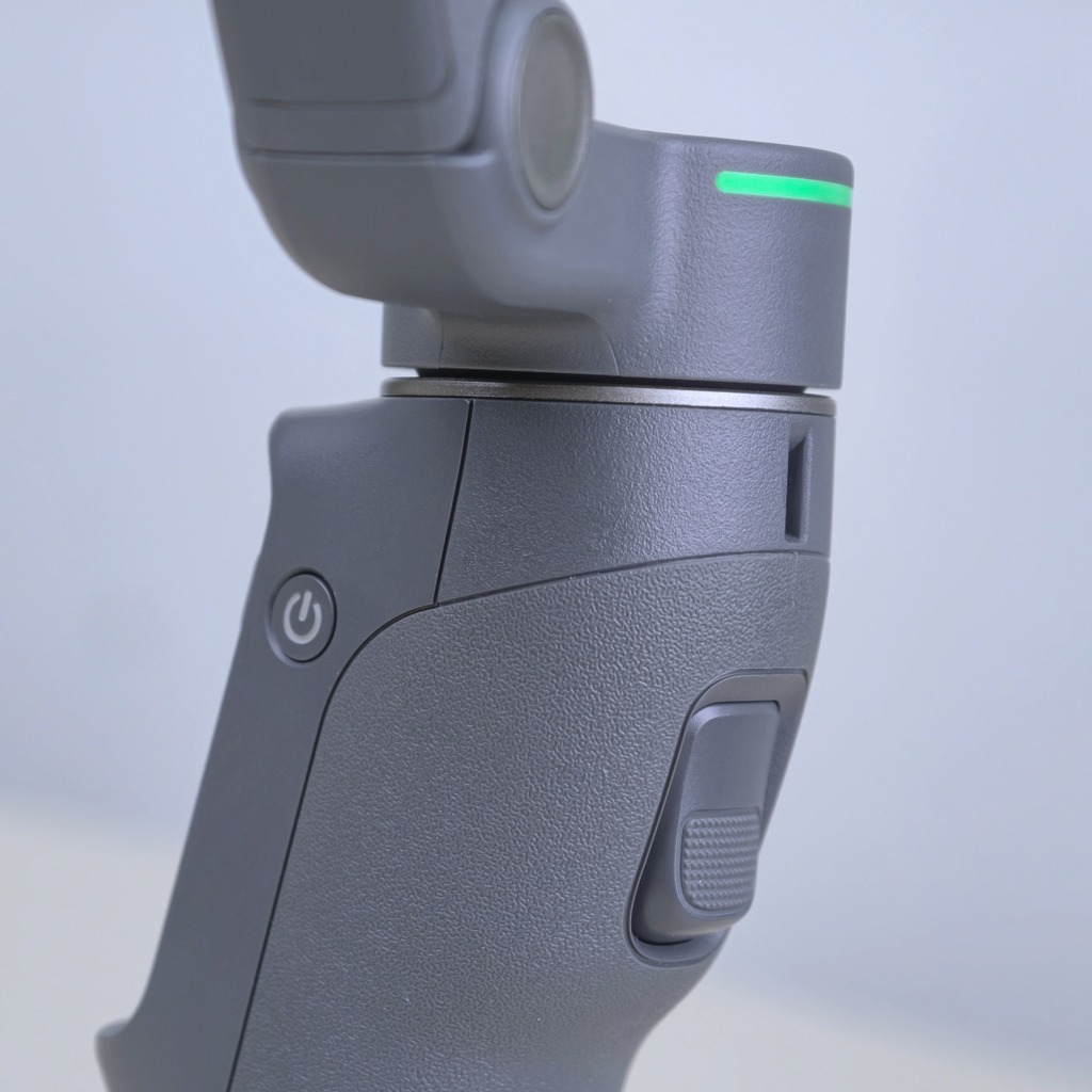 雲台轉盤位置新加入的「環形燈」，作用是提示使用者工作狀況。但作業資訊要使用者習慣才可易於理解。