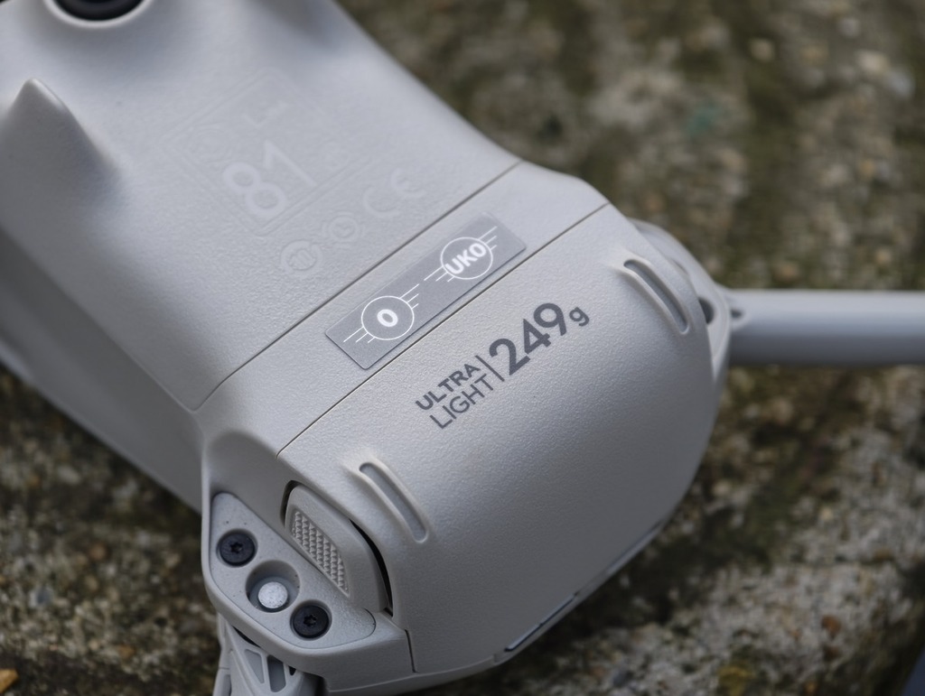 電池對比 Neo 2 提供到更長續航力可以飛得更遠。