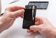 歐盟 2027 強推手機換電 但原來廠方會有免死金牌!