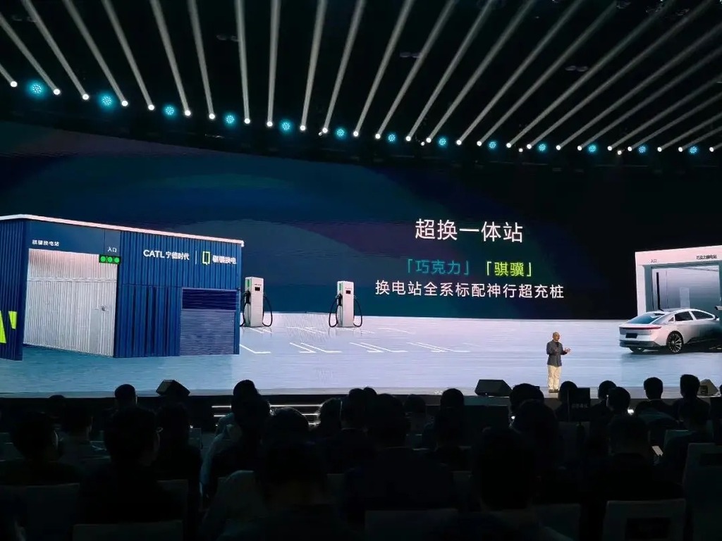 「超換一體」系統是結合了超快充與快速換電的補能站點。