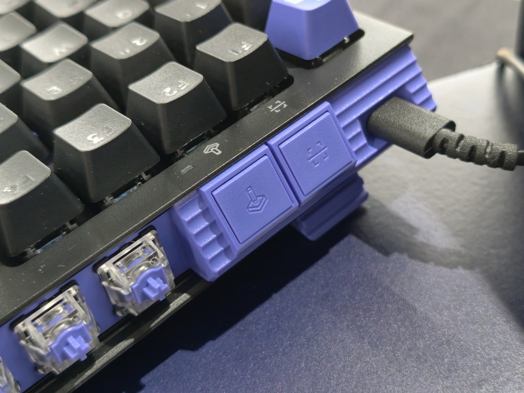 鍵盤上有實體 Scan（掃描）按鈕，不用每次透過軟件操作。