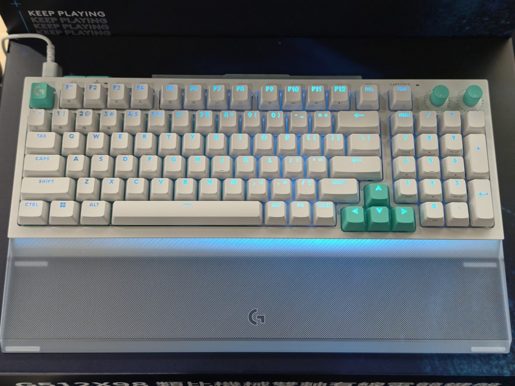 Logitech G512 X 95 鍵盤。