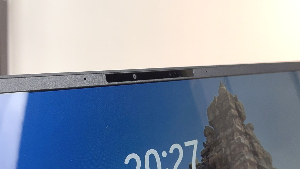 FHD 紅外線鏡頭（支援 Windows Hello）