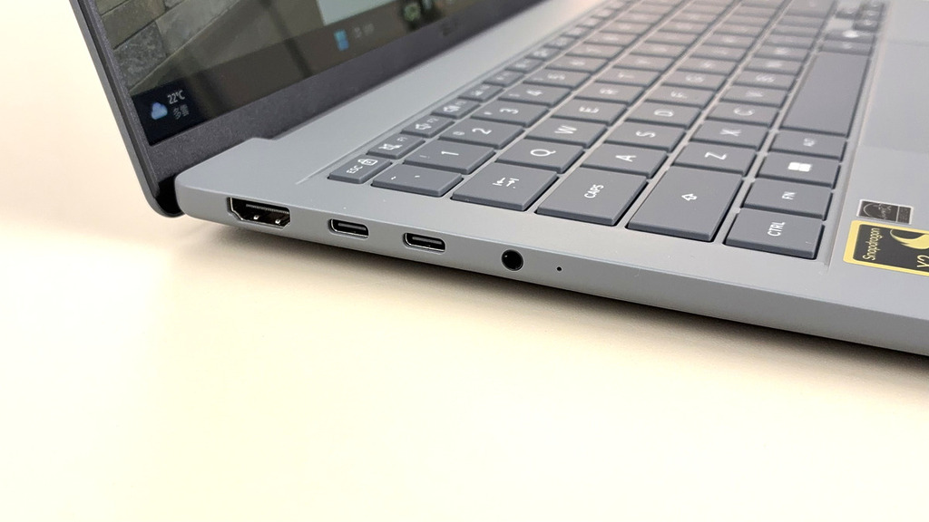 A14 機身左邊同樣提供 2 個 USB 4.0 Gen 3 Type-C 支援顯示／供電（數據速度 40Gbps）及 HDMI。