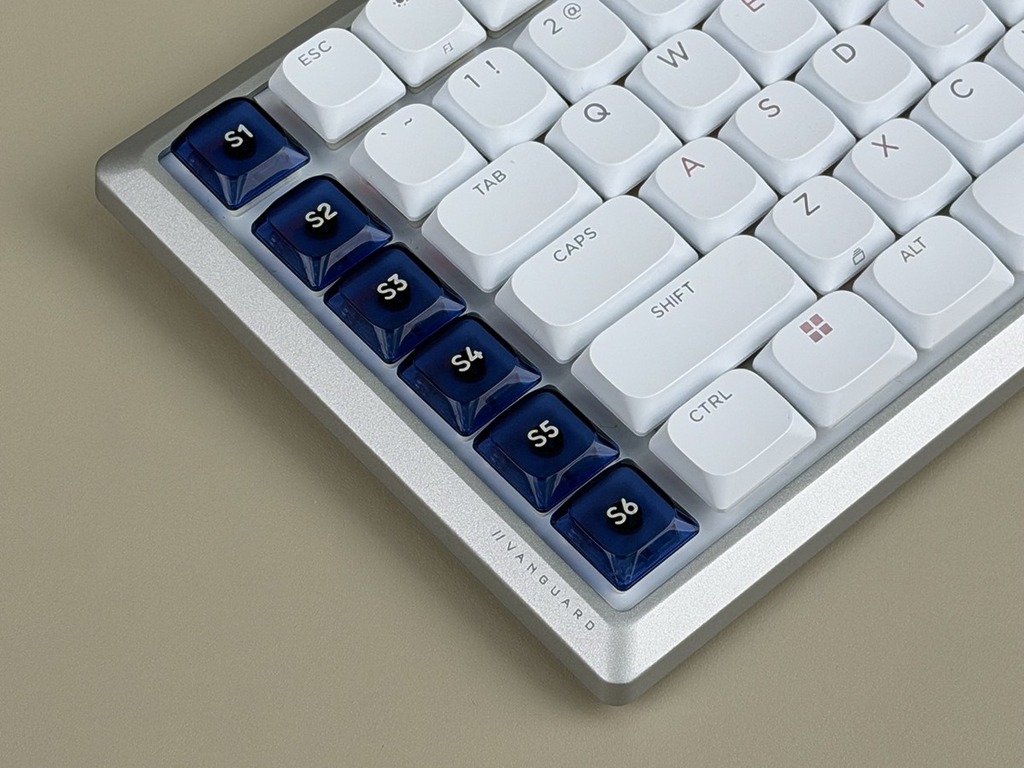 備有 6 個可自訂 Stream Deck 鍵。