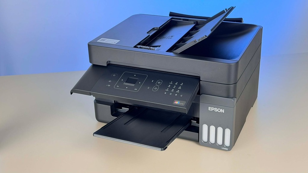 Epson 的 L5390 是市場上少數仍支援 FAX 功能的打印機，只要將 L5390插入電話線，便進行簡單設定就能使用 FAX 功能。