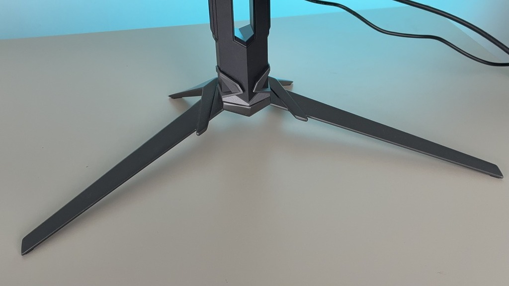 四點式支撐底座,擺放相當穩健。