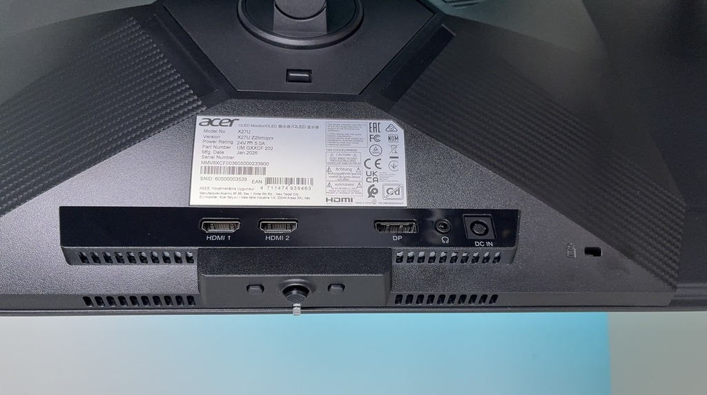 輸入介面及 OSD 控制桿。