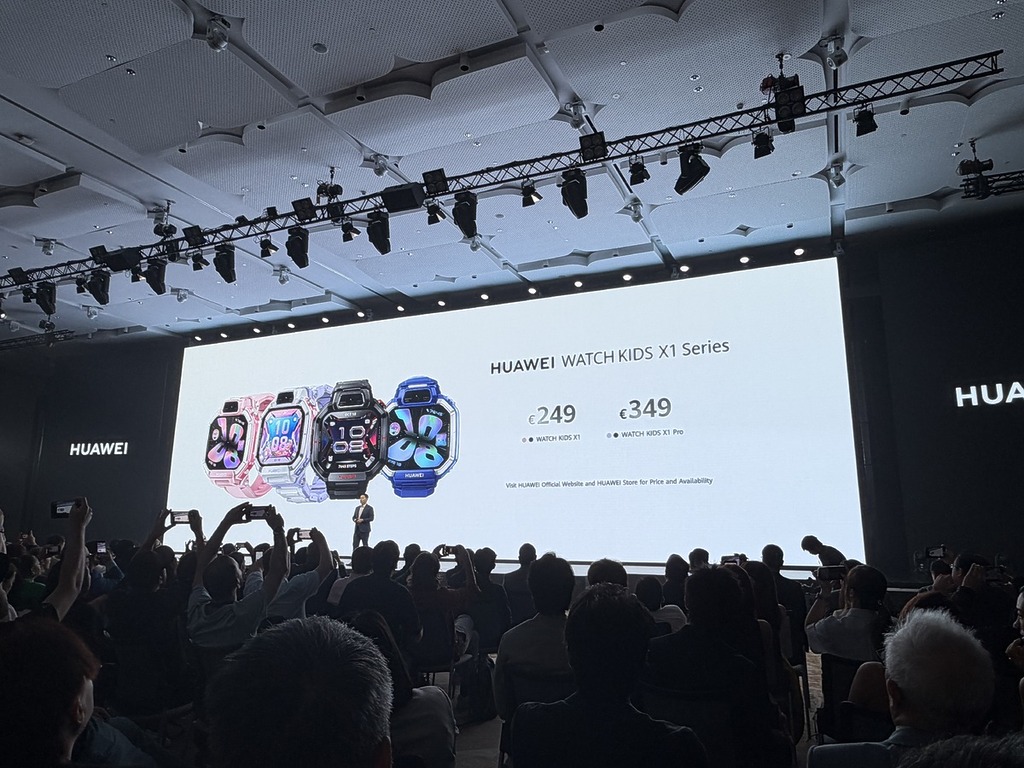 WATCH KIDS X1 售價 249 歐元，WATCH KIDS X1 Pro 售價則為 €349 歐元，香港詳情推出日期及售價待定。