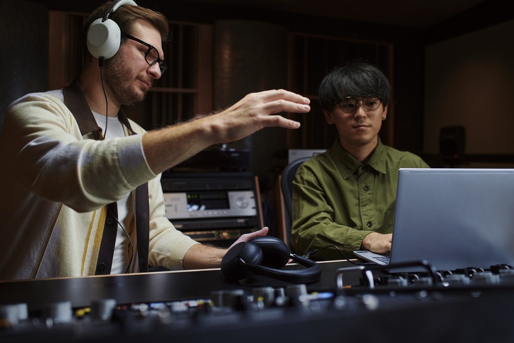 Sony 特別邀請多位獲得格林美得獎的母帶工程師為 1000X THE COLLEXION 進行調音。