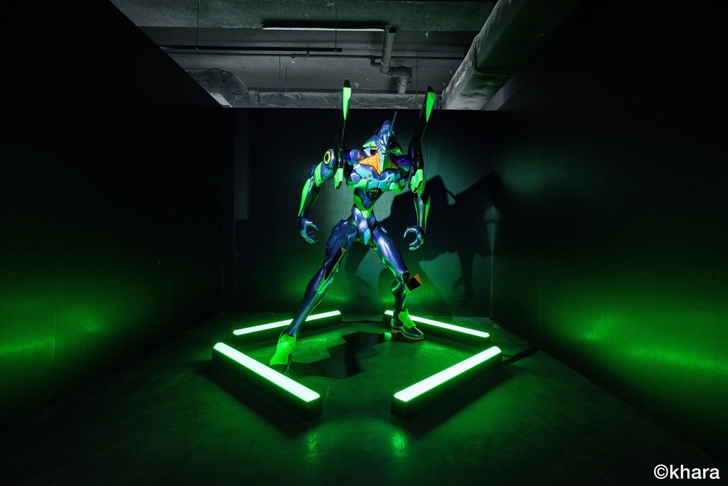 初號機立像