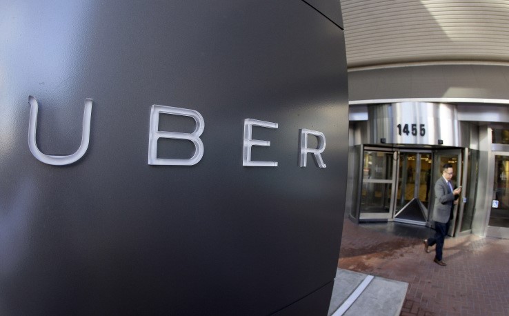 Uber 全球公共政策主管 Andrew Byrne 早前表示如果只發放 1.5 萬個牌照,活躍司機人數或大幅減少,乘客候車時間將延長,車費可能上升。