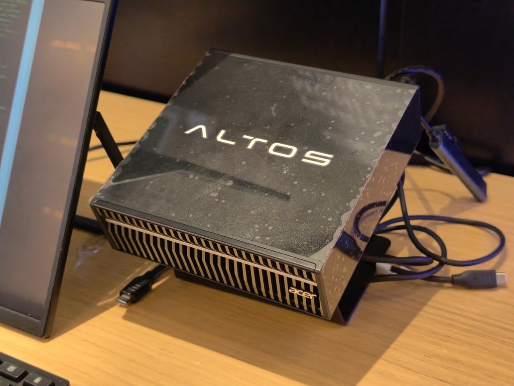 Altos BrainSphere GB10 AI Workstation