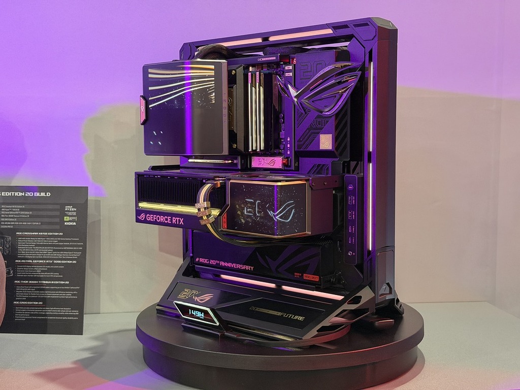 ROG Crosshair X870E Edition 20 + ROG Ryujin Edition 20散熱器 + ROG Astral GeForce RTX 5090 Edition 20