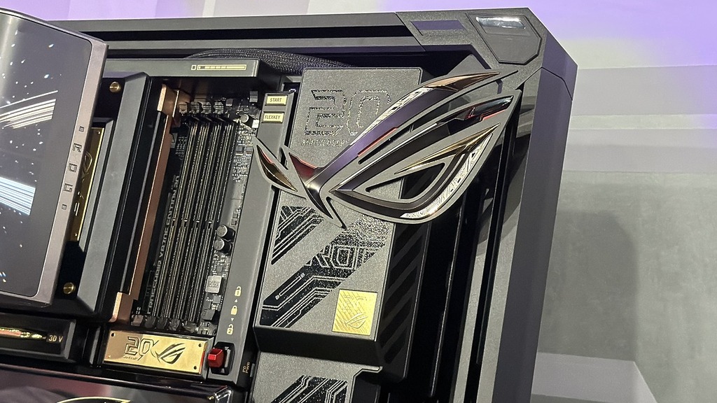 加有細緻 ROG 風格裝飾,精緻質感滿分。