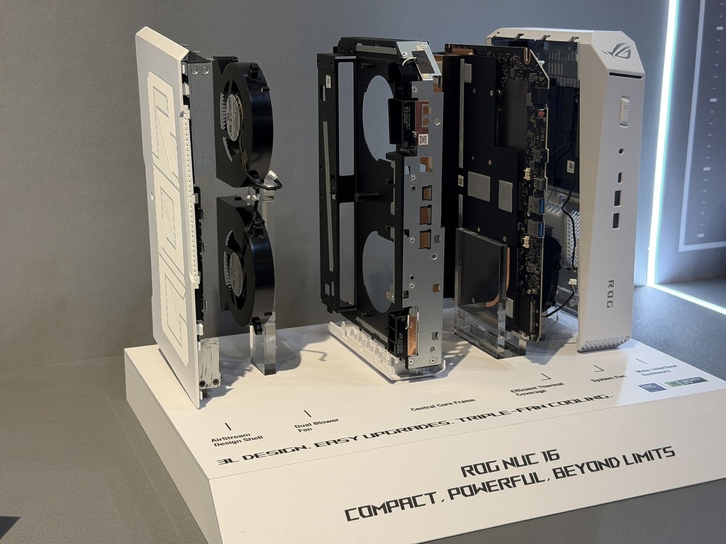 ROG NUC 16 解剖機是白色