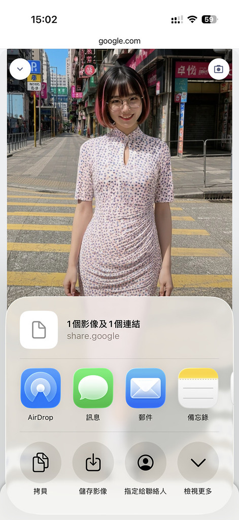 按右下角的分享按鈕可以將試穿照片傳送給朋友詢問意見。