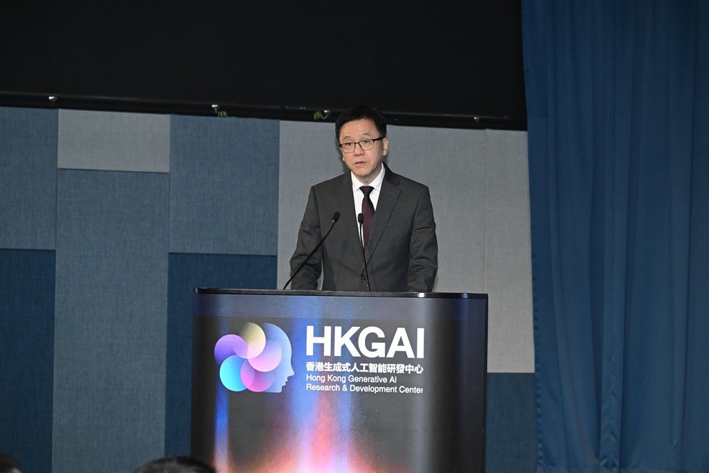 創新科技及工業局局長孫東教授致辭。