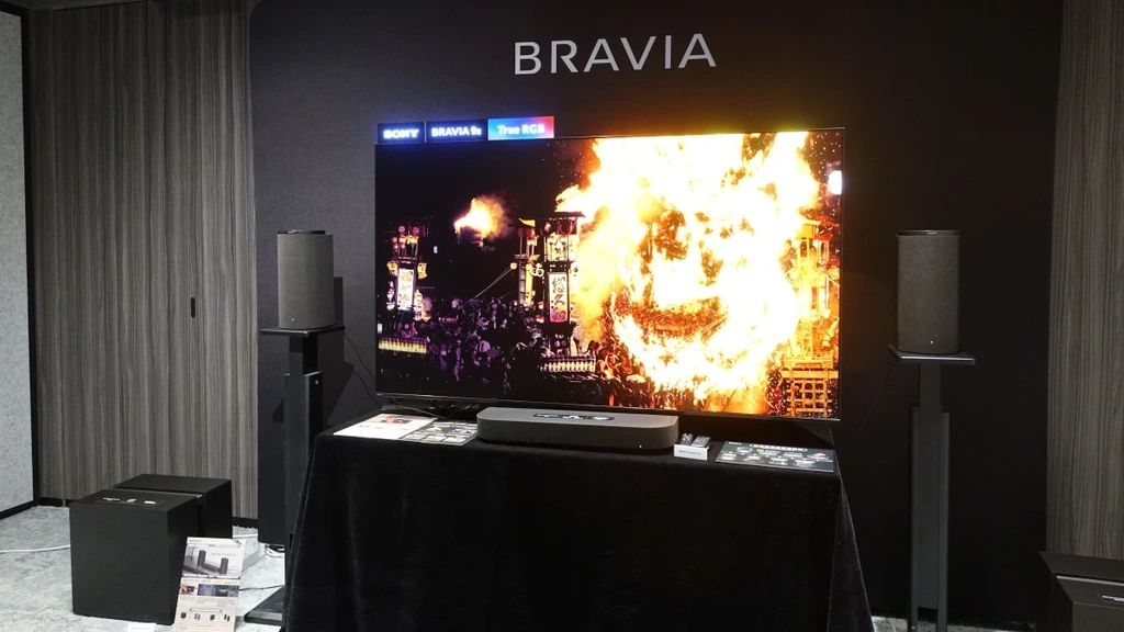今年度最受矚目的當季旗艦 BRAVIA 9 II 系列,採用革命性 True RGB 三原色 Mini LED 背光技術,色彩表現直接對標數十萬港元級別的荷里活專業監視器 BVM-HX3110。