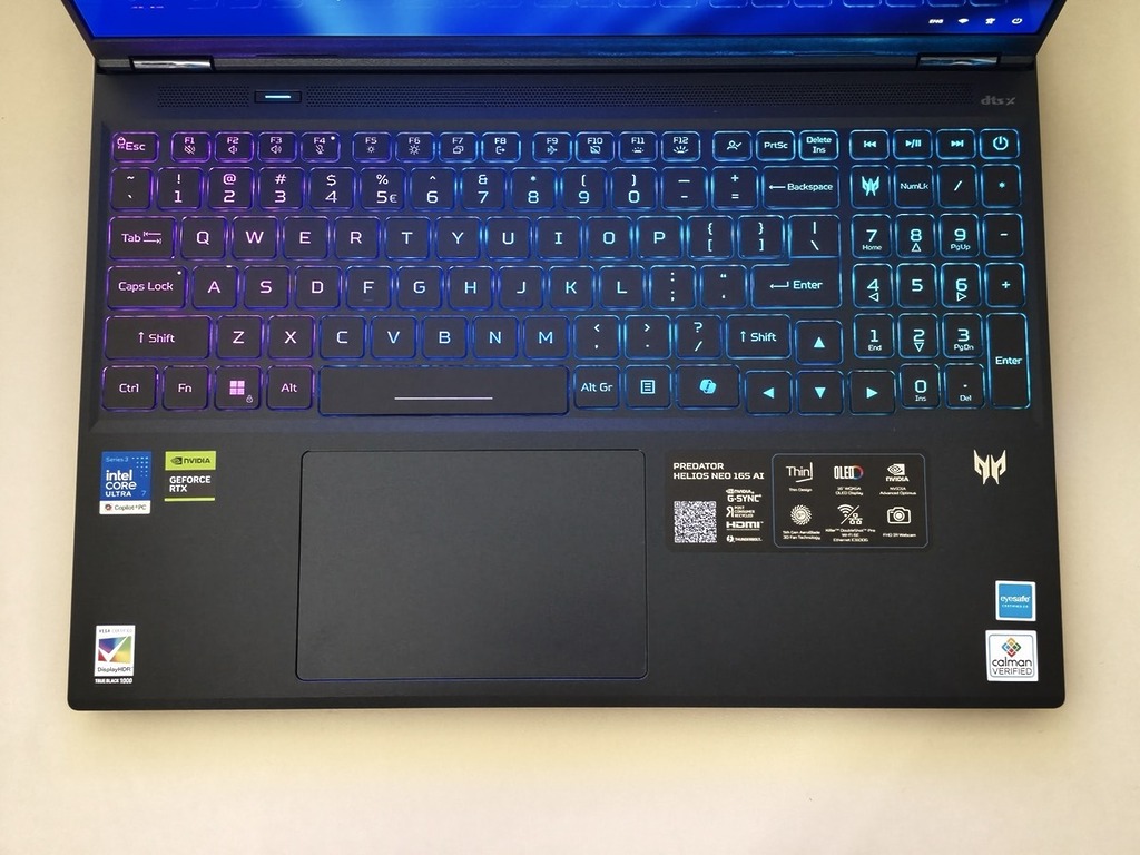 電競背光設計鍵盤兼具全功能 Numpad,電競高手和遊戲玩家都可以輕鬆地零秒出手。