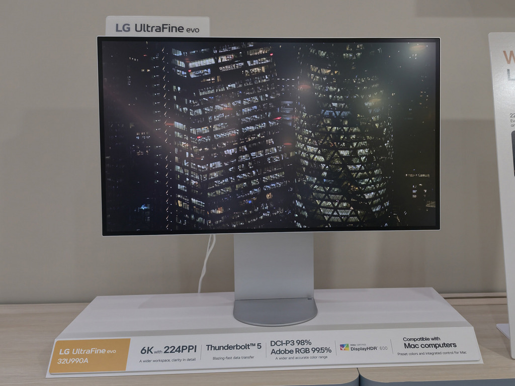 LG UltraFine evo 32U990A
