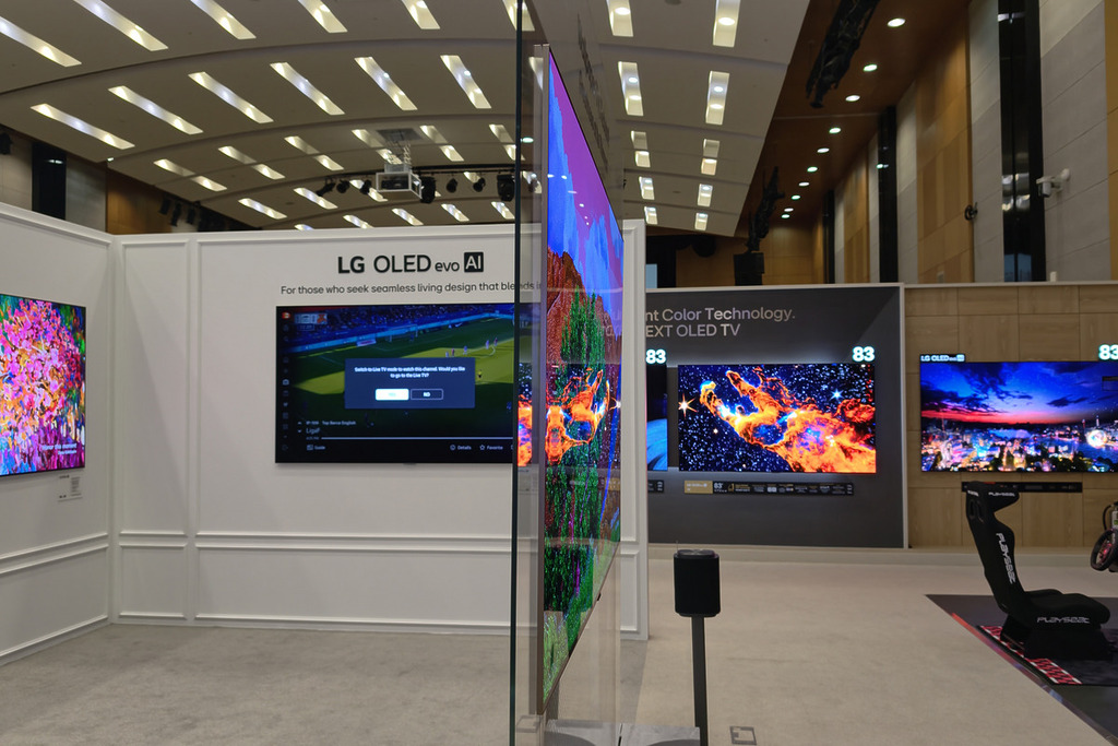 LG OLED evo W6 機身厚度有如如玻璃般薄。