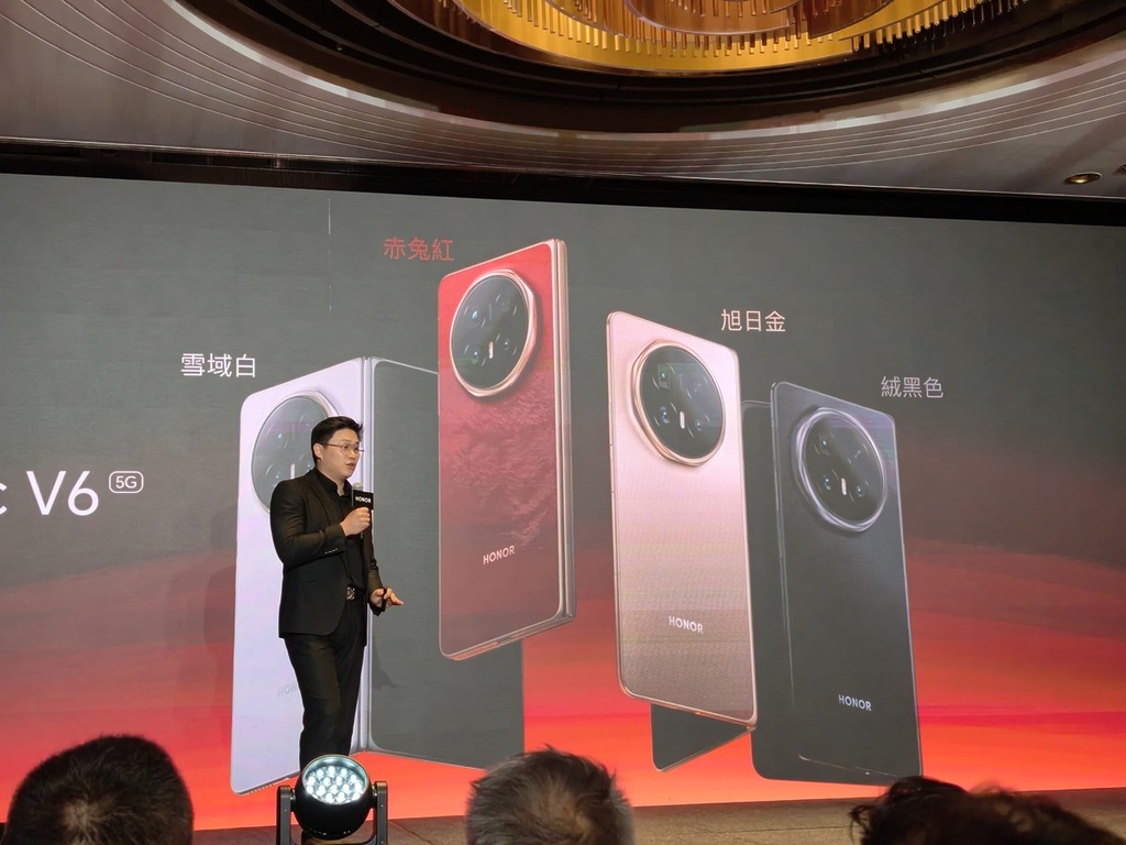HONOR Magic V6 備有雪域白、赤兔紅、旭日金和絨黑色可供選擇。
