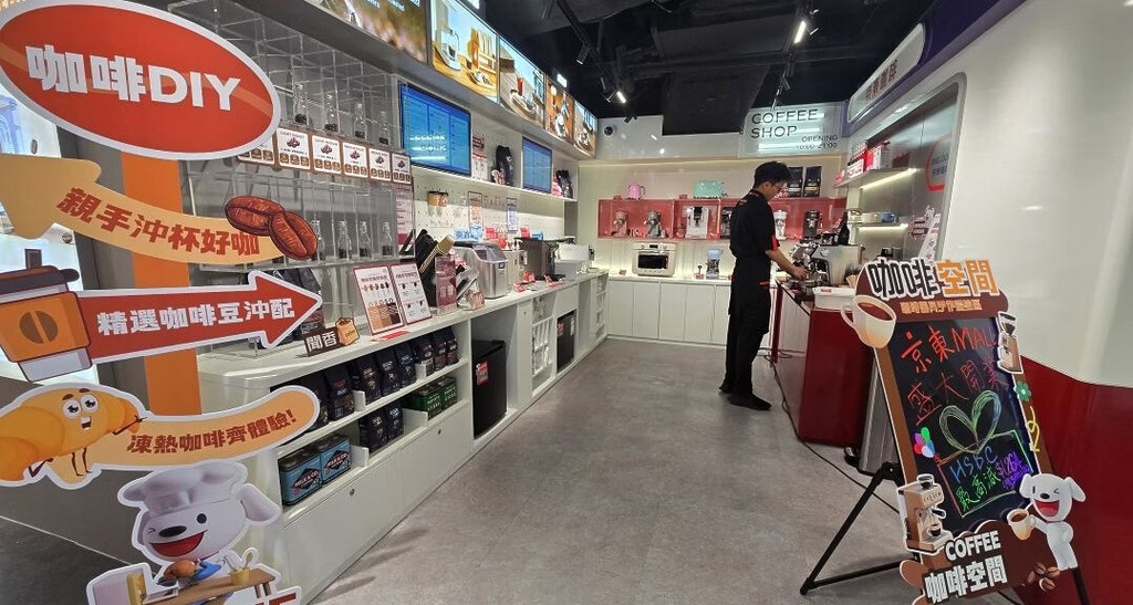 現場設有免費手機貼膜服務、即磨咖啡品嚐、專屬電競區打機體驗,以及試用最新型號的按摩椅,即場打卡分享更有機會贏取額外獎品。