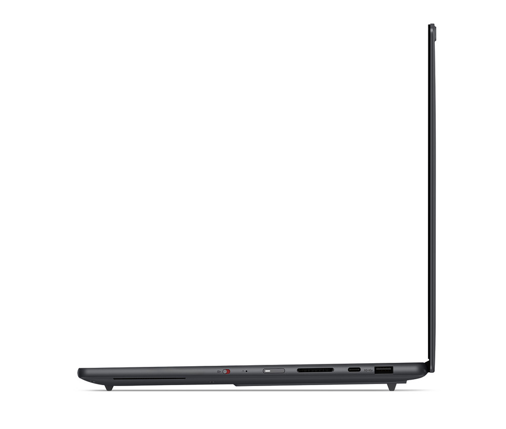 右側設有 SD 讀卡器、一個支援 10Gbps 或更高速的 USB-C、一個 USB-A。