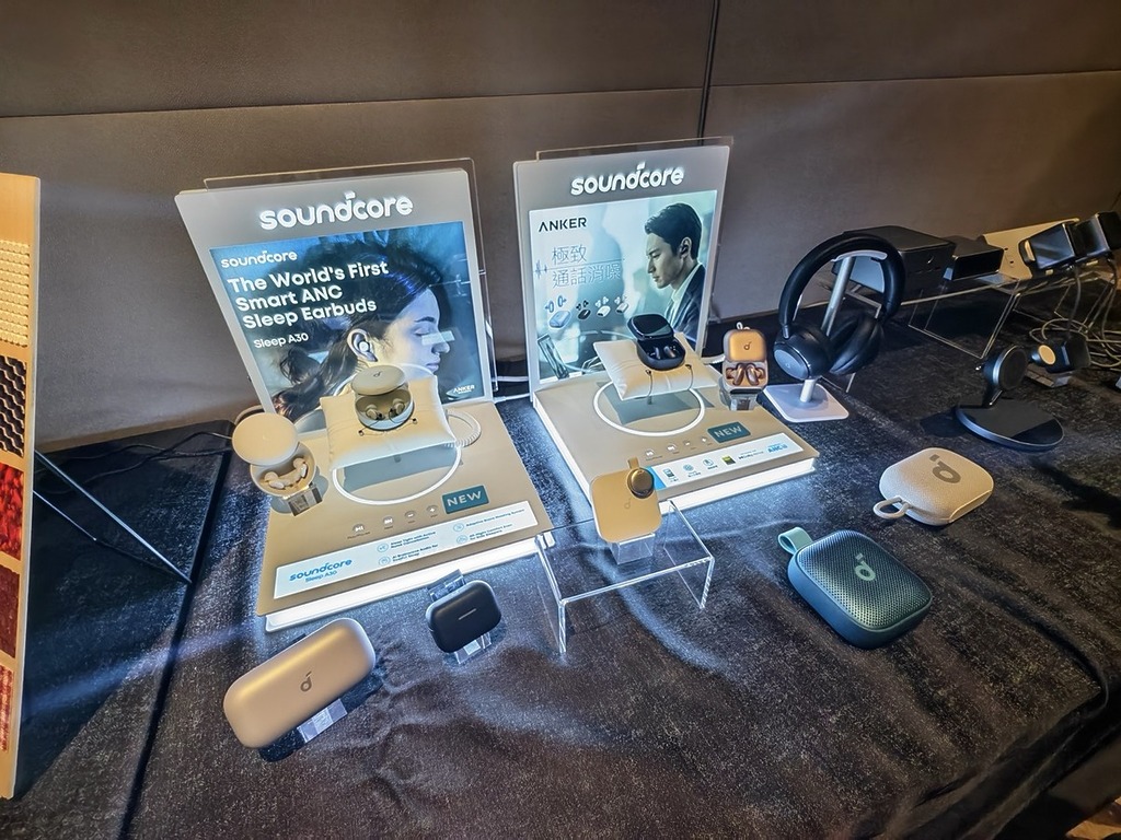在音頻技術方面,Anker 旗下 Soundcore 今年推出首款採用神經網絡技術的自研音頻芯片 Thus,目的是為品牌在高端音頻市場建立起難以複製的技術壁壘。