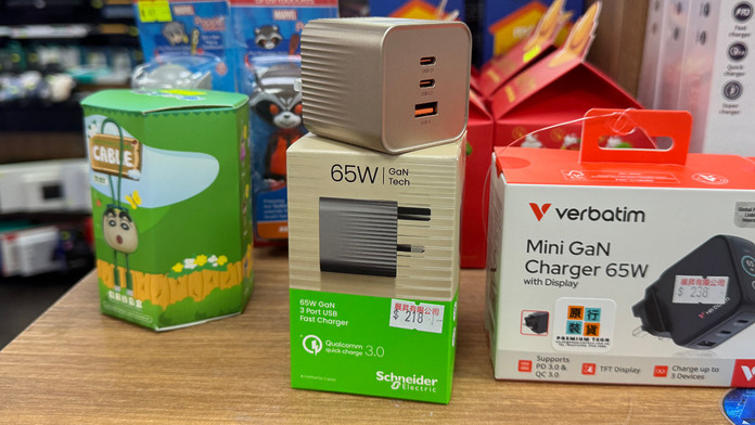 schneider-introduces-usb-charger-01 Schneider Electric 65W GaN 3 Port USB Fast Charger