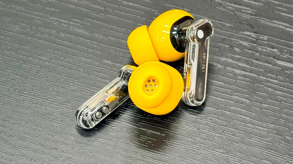 Nothing Ear (3a) 是採用 12mm 動圈結合輕量化 PMI 振膜,並取得 Hi-Res Audio Wireless 認證與支援 LDAC 高解析傳輸。官方數據顯示低音強度較前代提升達 5dB。