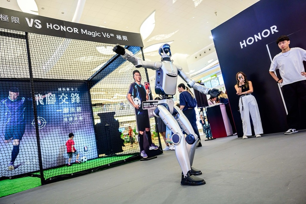 較早前亮相 HONOR 發佈活動的人形機械人「元氣仔」亦會於活動中現身。