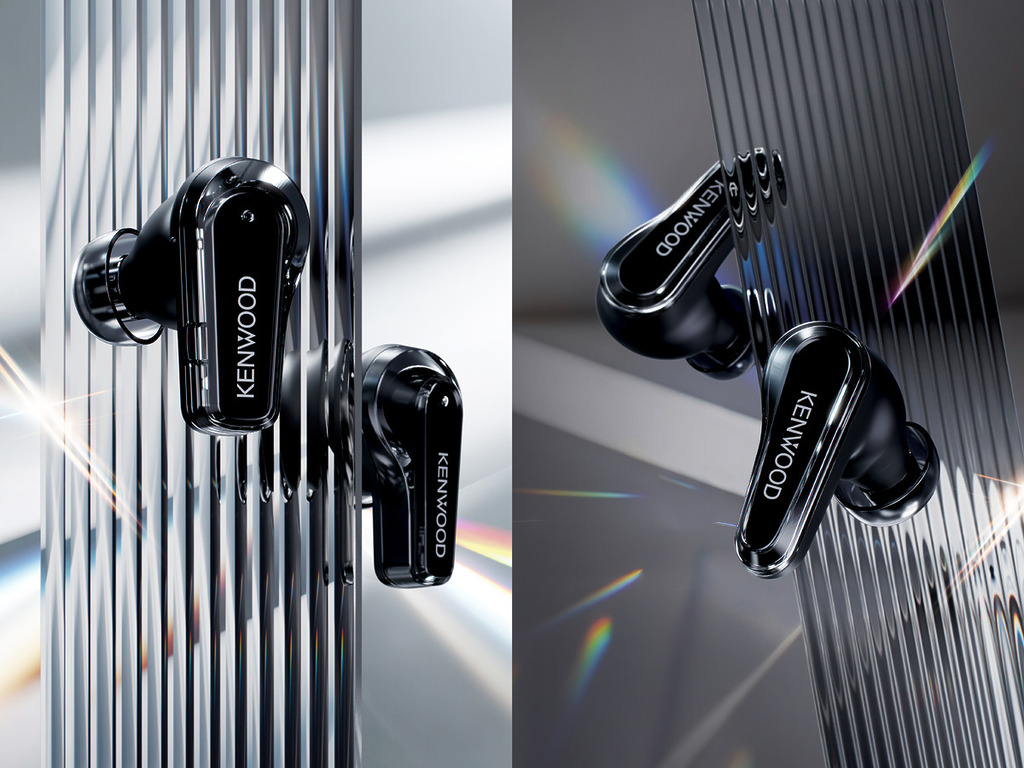KENWOOD 全新的 GLASS Core KH-CRZ90T（右）與 GLASS Core Pro KH-CRZ100T（左）。兩款重磅新品最大的亮點，莫過於導入了全球首創的「玻璃振膜單元」（Glass Diaphragm）技術。